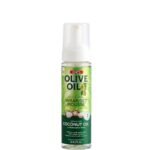 Flacon de mousse coiffante Organic Root Stimulator Olive Oil - Coconut Oil Wrap Set de 207ml, posé sur fond blanc.