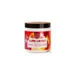 Application de la crème hydratante Aloe Locks sur des longueurs de cheveux crépus