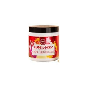 Application de la crème hydratante Aloe Locks sur des longueurs de cheveux crépus