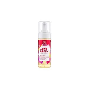 Application de la mousse coiffante Aloe Locks sur des locks en cours de tourage