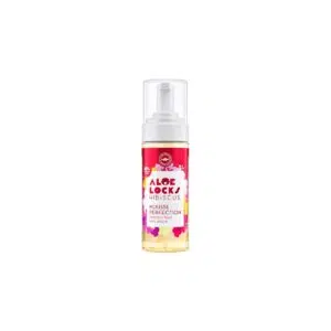 Application de la mousse coiffante Aloe Locks sur des locks en cours de tourage